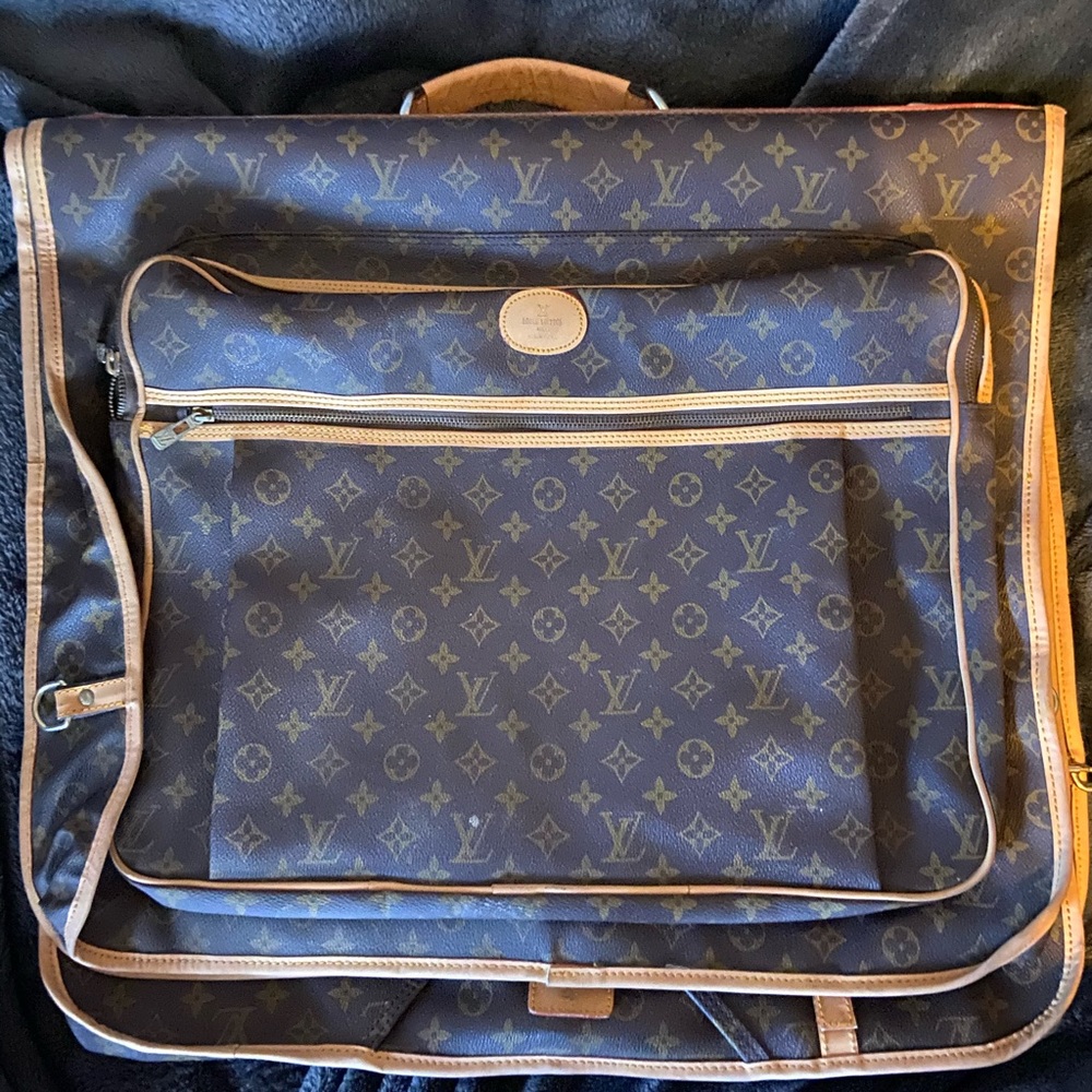AUTHENTIC Louis Vuitton Garment Bag